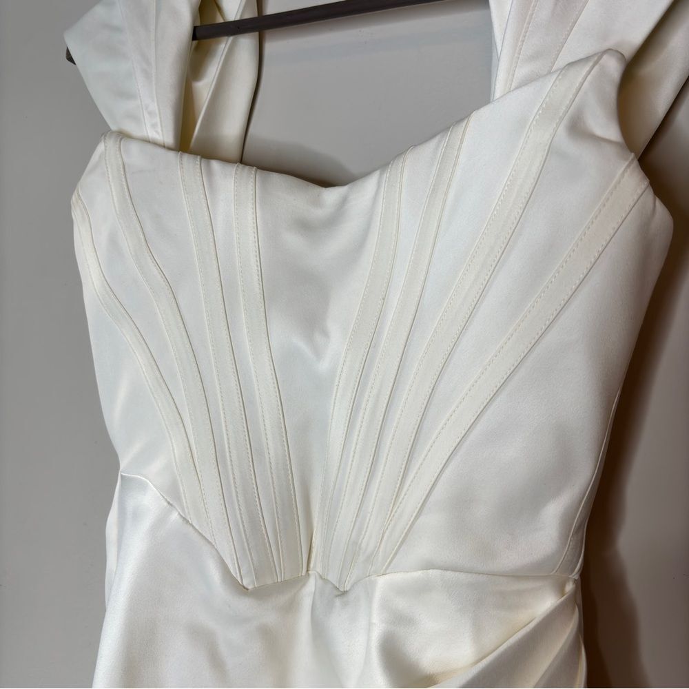 House of CB London Loretta Ivory Satin Off Shoulder Dress Size S - Picture 3 of 16